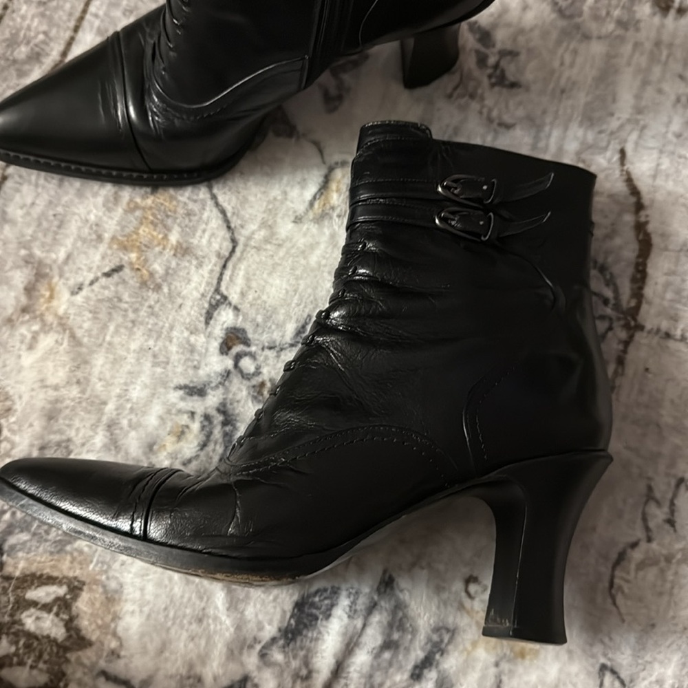 Vintage Victorian Style Via Spiga Black Genuine Patent Leather Laced Knee Boots - Picture 3 of 3